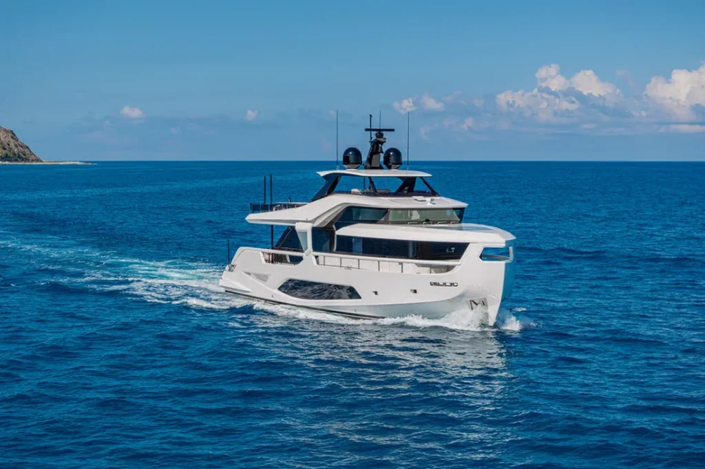 ferretti-infynito-80-liscabianca7 copia