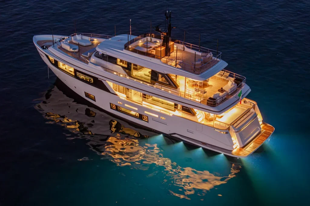 ferretti-navetta-30-liscabianca1 copia