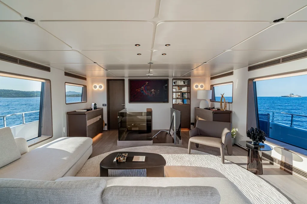 ferretti-navetta-30-liscabianca8 copia