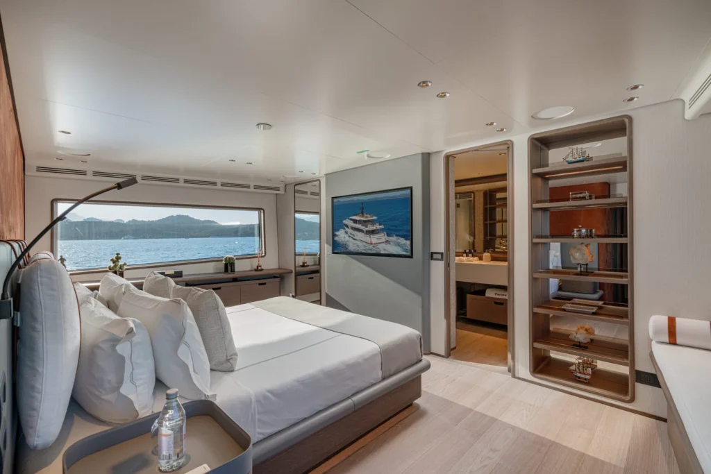 ferretti-navetta-30-liscabianca9 copia